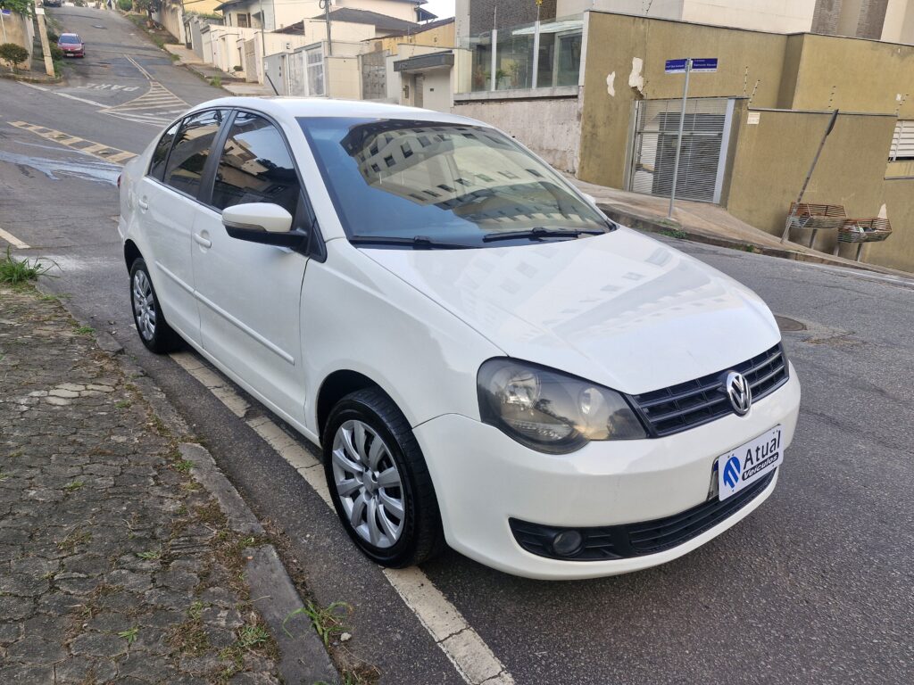 Volkswagen Polo 1.6 SEDAN Manual